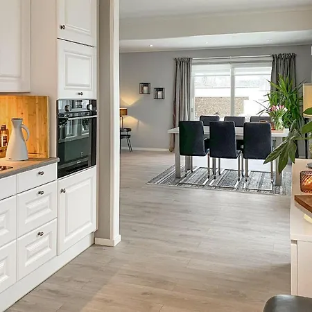 4 Bedroom Awesome In *