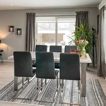 4 Bedroom Awesome In Holiday home *
