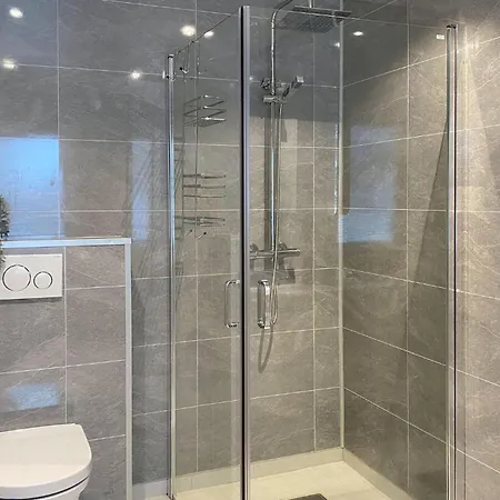 4 Bedroom Awesome In Holiday home *