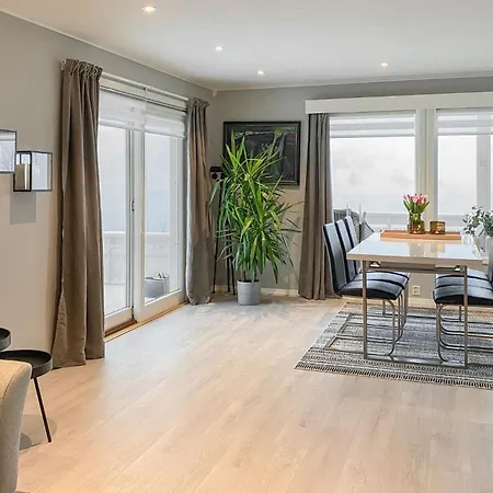 4 Bedroom Awesome In Holiday home *